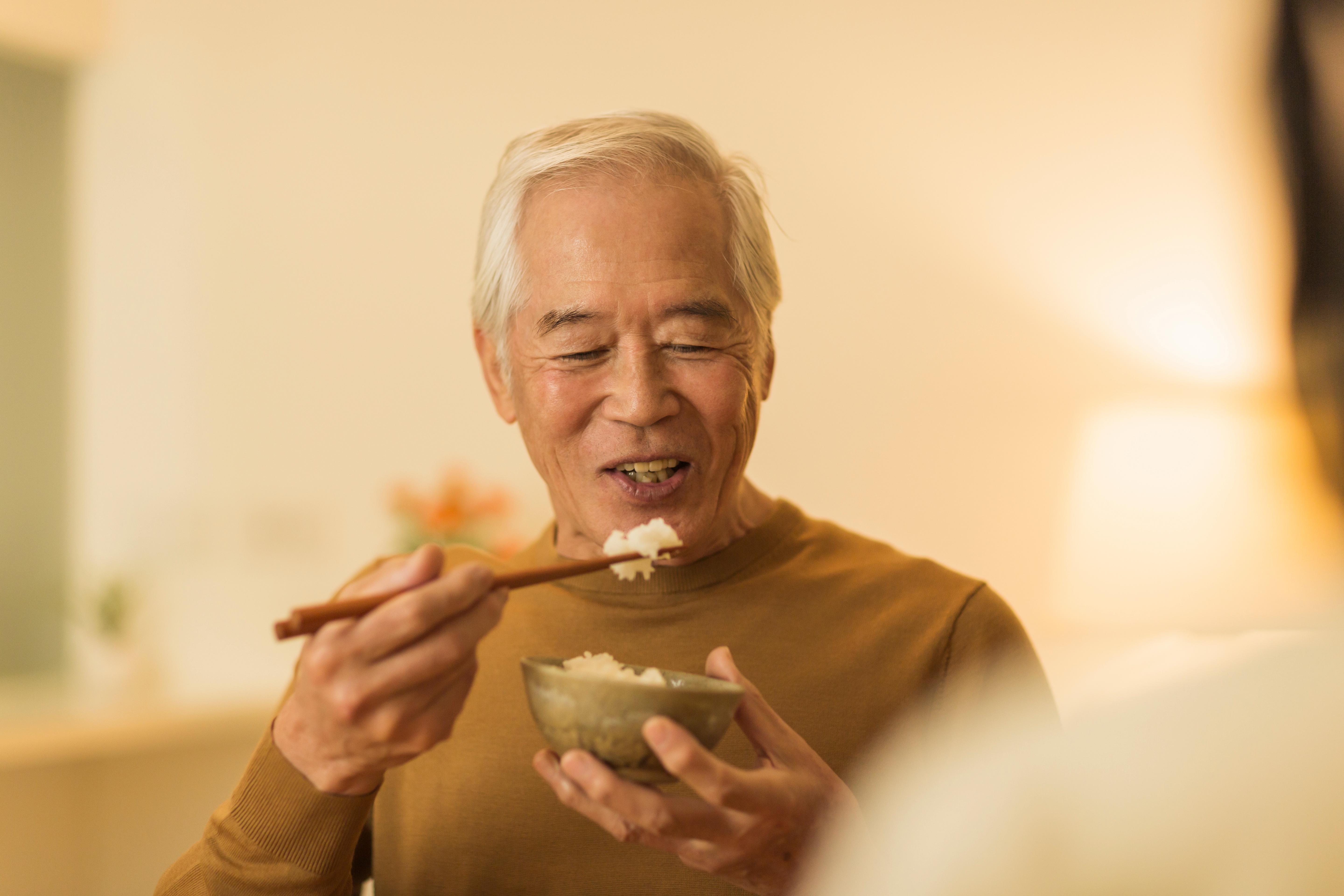 実は危険？！高齢者の食欲不振