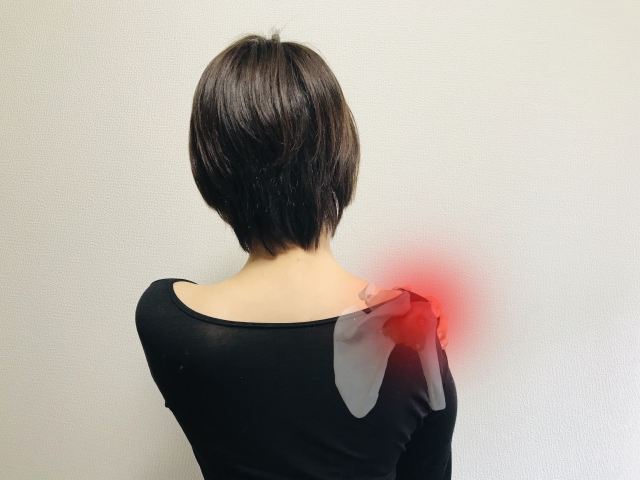 五十肩の原因は？自分でできるストレッチや運動を解説