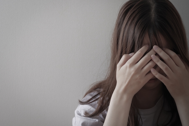 目の疲れは眼精疲労？自分でできる眼精疲労の治し方は？