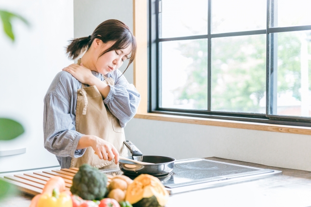 つらい肩こりは姿勢が原因!? つらい肩こりの改善方法
